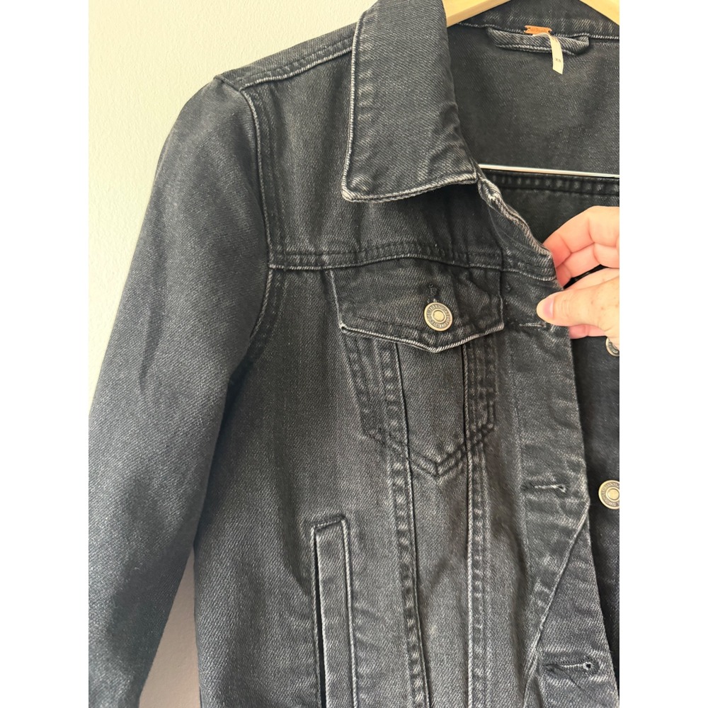 Free People Denim Jacket XS Black Cropped Faded Trucker Boho Edgy Grunge - Picture 3 of 14